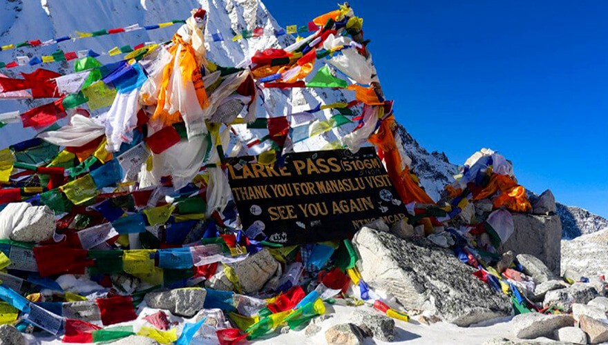 Praying flags in Larke La Pass