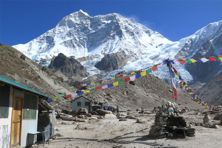 Trek to Makalu Base Camp